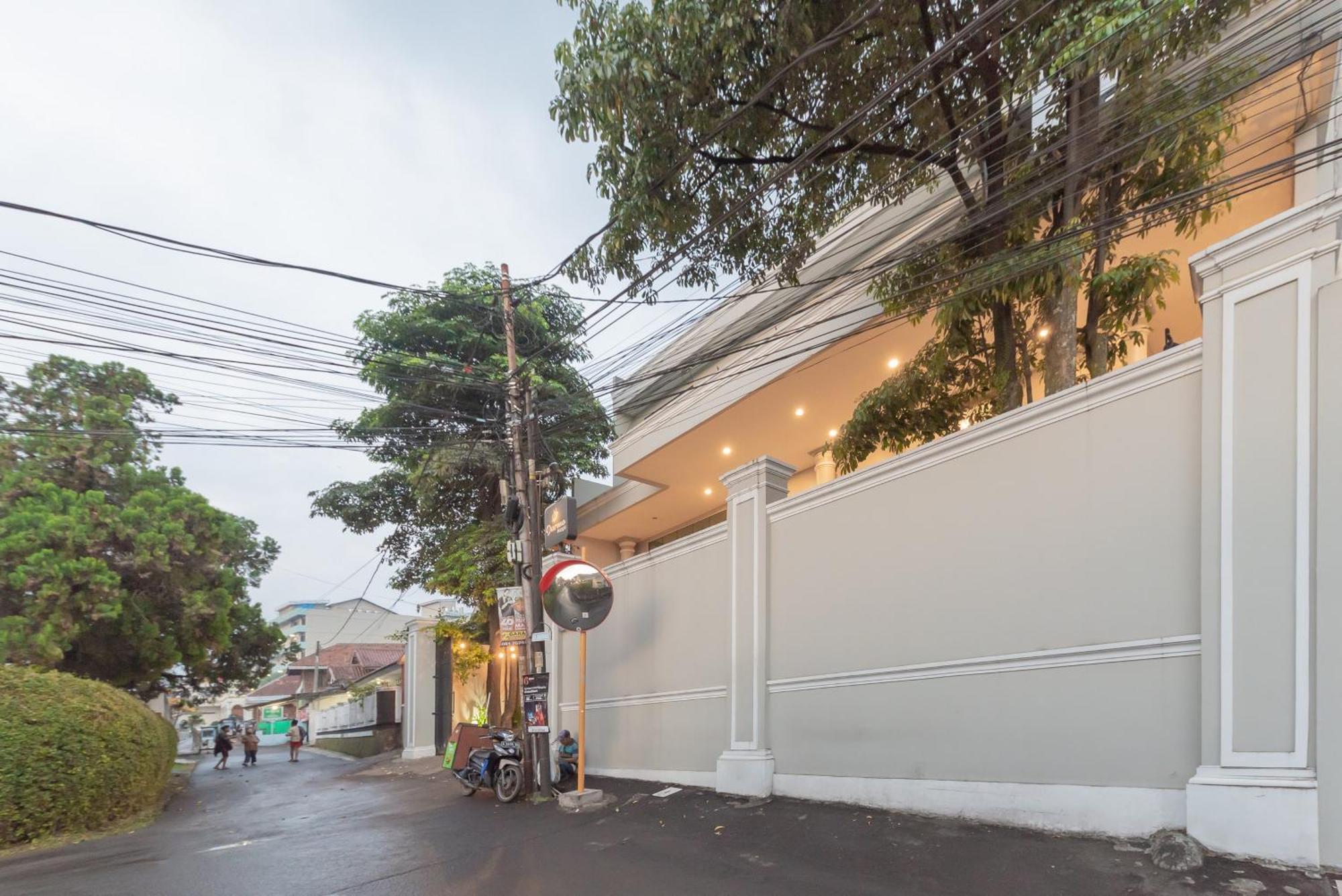 Urbanview Darmo Residence Bandung Eksteriør bilde