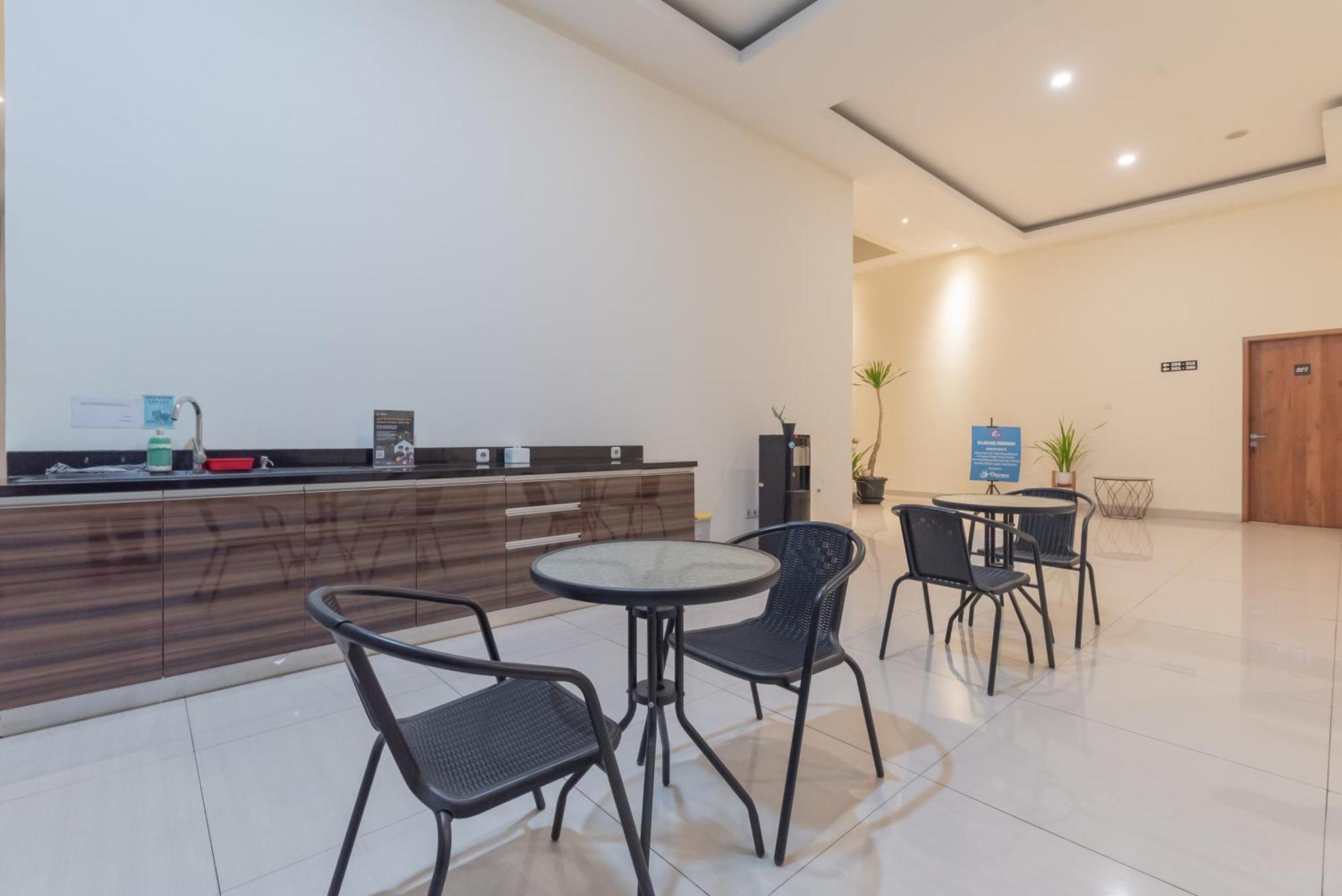 Urbanview Darmo Residence Bandung Eksteriør bilde